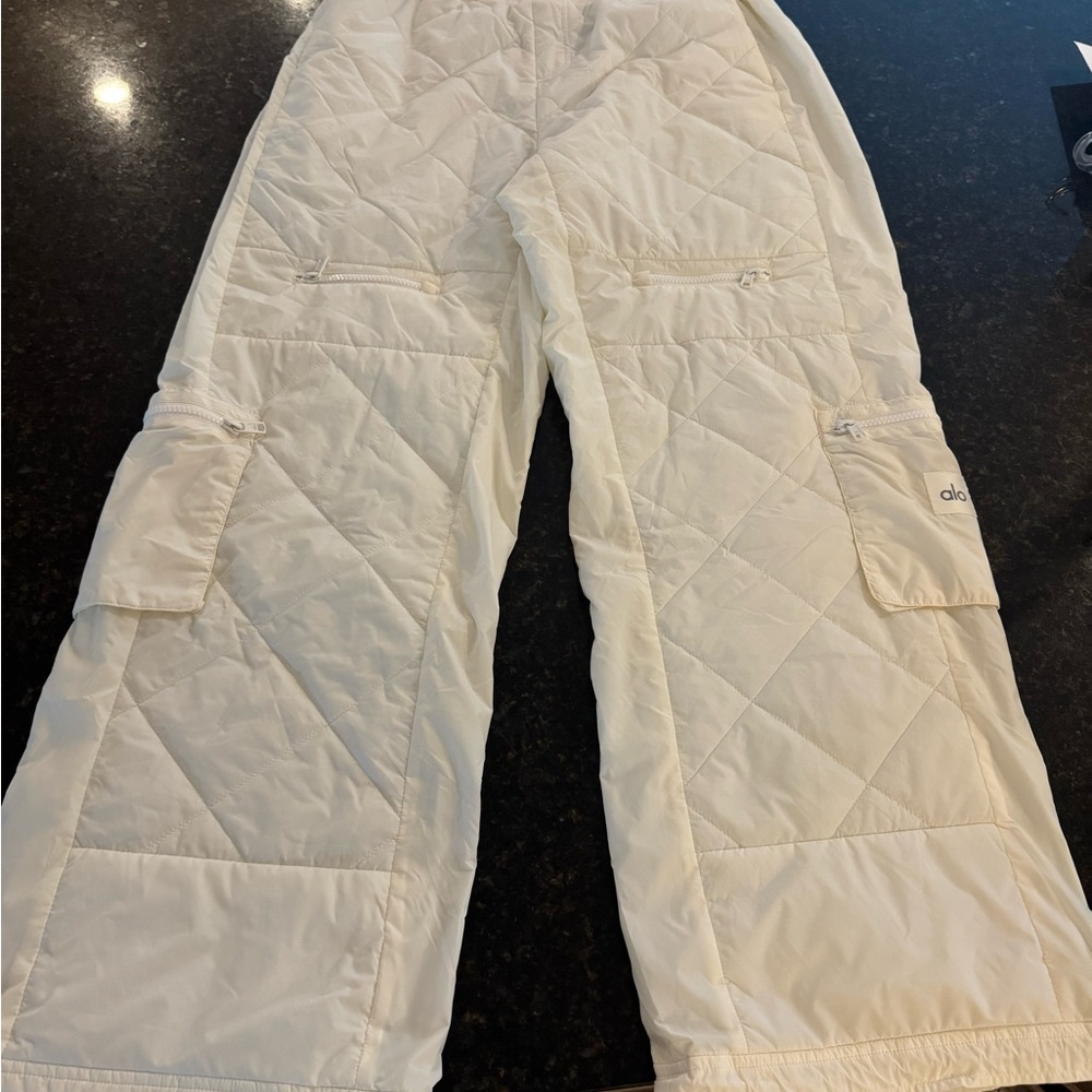 ALO Yoga Cream Quilted Pants - Picture 1 of 2